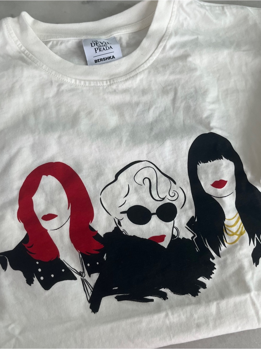 Bershka Devil Wears Prada Silhouette White Crewneck Tee Medium New Without Tags